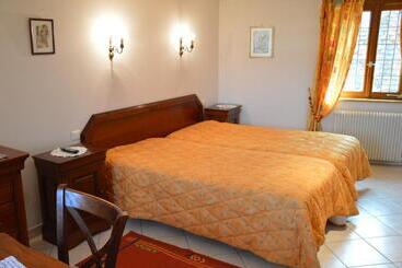 ホテル La Grange Du Pape   Annexe De L Hôtel La Ferme Du Pape