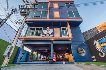 Albergue Phuket Marine Poshtel   Sha Plus