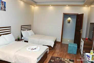 تختخواب و صبحانه Luca Pyramids Inn