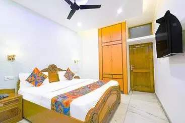 Hotel Sky Lark New