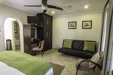 تختخواب و صبحانه Zeranka Lodge Umhlanga