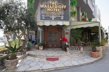 هتل The Walled Off