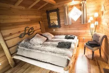 Bed and Breakfast Cabane   Loges De Carlat