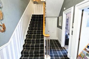 민박 Mystayinn Kinloch Lodge