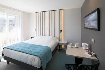 Hotel Logis Hôtel Les Pins   Opéralia