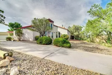 کلبه Deck, Putting Green & Views: Albuquerque Oasis