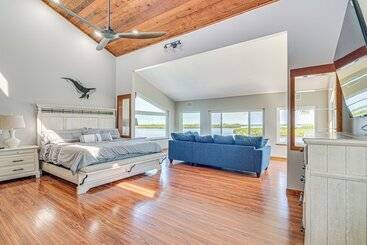 بيت ريفى Boat Dock & Pool: Bayfront Crystal River Home