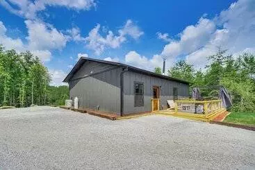 Mökkimajoitus Hot Tub & Mtn Views: Pet Friendly Englewood Cabin