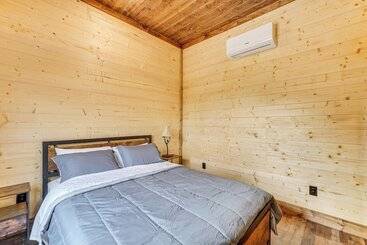 별장 Hot Tub & Mtn Views: Pet Friendly Englewood Cabin