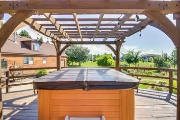 Mökkimajoitus North Dakota Cabin W/ Private Deck & Sauna!