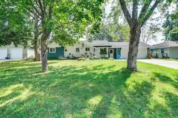 Welcoming Cottage Grove Home W/ Yard