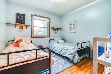 Welcoming Cottage Grove Home W/ Yard