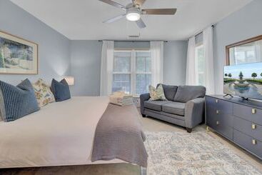 Vidéki Ház Ion By Avantstay Walk To Beach, Dining, Shopping Central Location Deck