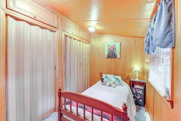 بيت ريفى 10 Mi To Slopes: Peaceful Newland Home W/ Balcony!