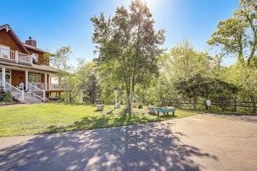 Landhus Sevierville Home W/ Mountain & Countryside Views