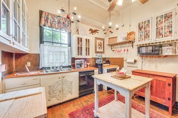 茅舍 Whimsical New Roads Home < 1 Mi To Main Street!