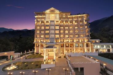 هتل Lemon Tree Premier Budhanilkanth