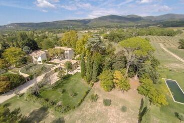 مبيت وإفطار 1784 Domaine De Lourmarin