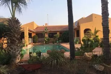 تختخواب و صبحانه Inca Rose Guest House