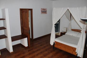 هتل Riviera Garden