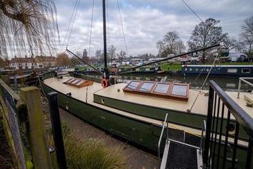 هتل Barge Waternimf