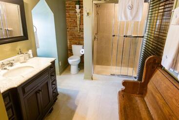 Russell Manor Bed & Breakfast