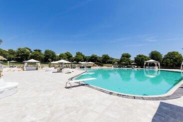 בית מלון כפרי Augustus Resort