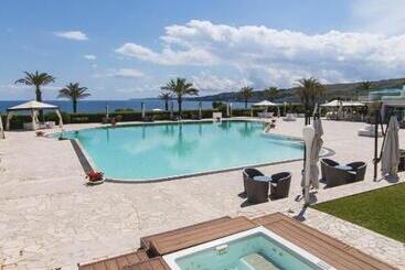 호텔 Augustus Resort