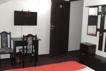 Hostel Pensiunea Hanami