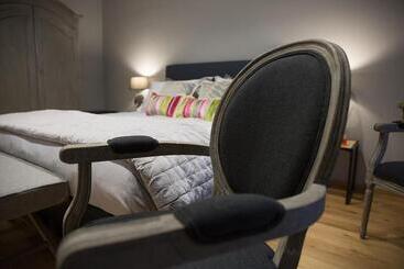 تختخواب و صبحانه Il Duomo Luxury Suite