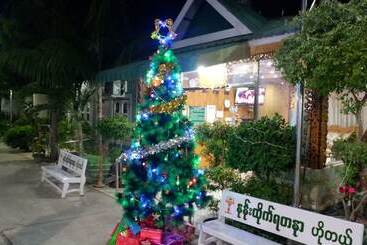 هتل Nan Htike Yadanar