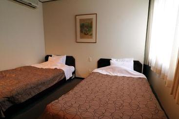 Отель Zurich Toho 2001