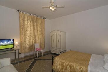 تختخواب و صبحانه Holiday Pisa Gare