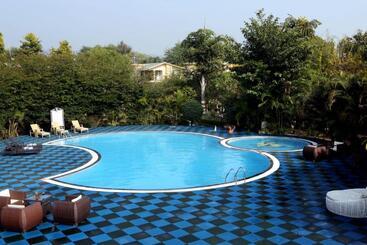 Acorn Hideaway Resort & Spa