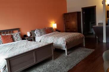 Hillcrest Farm Market B&b