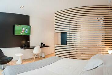 簡易ホテル Unique Rooms