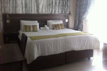 تختخواب و صبحانه First Avenue Guest House