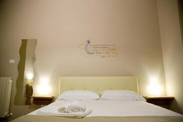 تختخواب و صبحانه Svevo