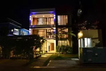 هتل The Varsity House Inn & Serviced Apartments