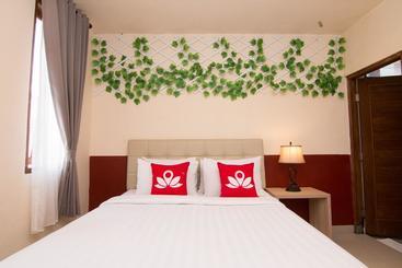 Отель Zen Rooms Cemara Bedugul