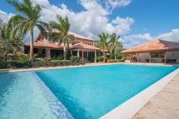 هتل Casa Hemingway