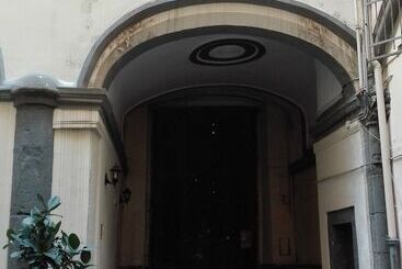 تختخواب و صبحانه Sotto Le Stelle Ai Decumani