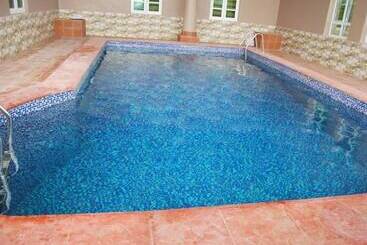 هتل Scholet Suites