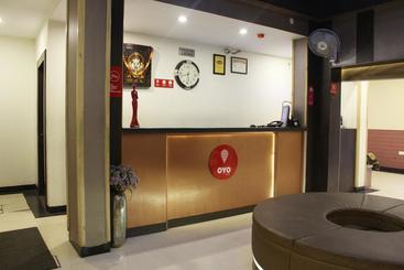 בית מלון כפרי Oyo Premium Agra Cantt Idgah Road