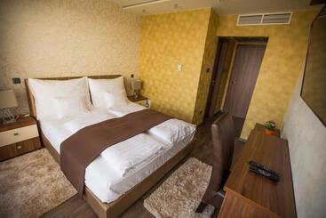 Отель Pole Position Beach