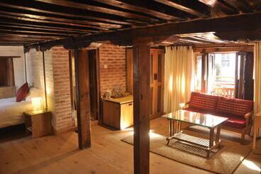 تختخواب و صبحانه Boutique Heritage Home