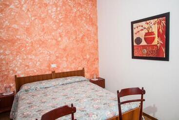 בית מלון כפרי Albergo De Jean