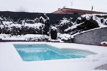 تختخواب و صبحانه Villa Laura Rooms & Pool