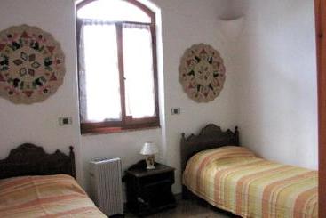 Turistlägenheter Charming House With Sea View In Valledoria