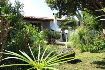 Apartamenty turystyczne Charming House With Sea View In Valledoria